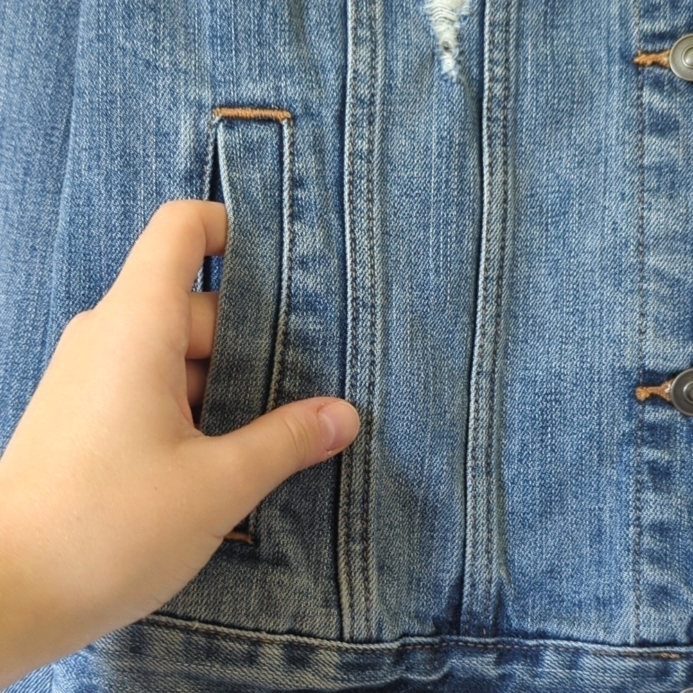 Black Rivet Classic Medium Wash Distressed Cropped Denim Jean Trucker Jacket M - Picture 10 of 14